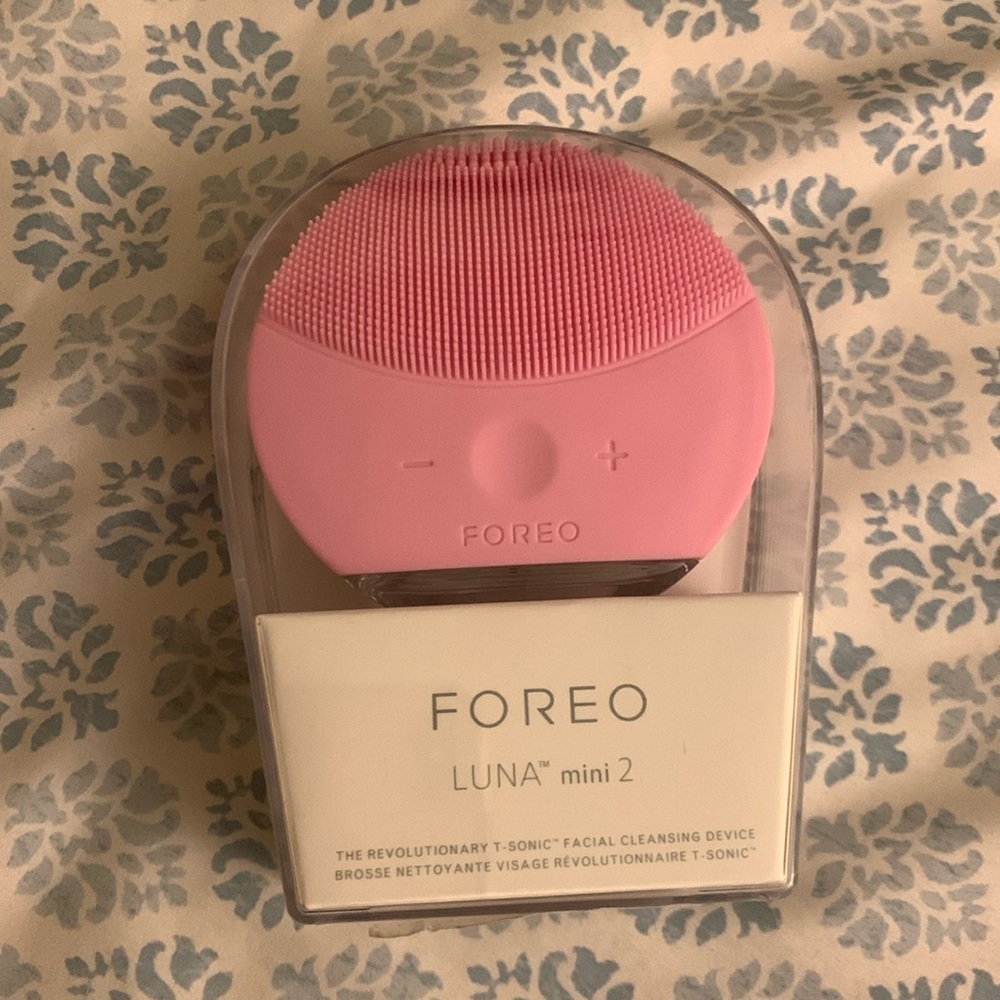 FOREO. LUNA Mini 2 - Pearl Pink by Foreo for Women - 1 Pc Cleansing Brush
